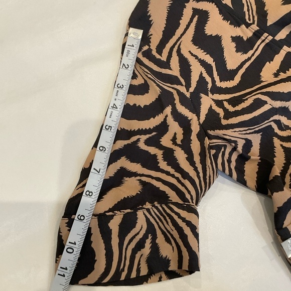 Ganni Animal Print Wrap Dress Belted Short Sleeve Black and Tan  Size 36 US 4 - Picture 15 of 16